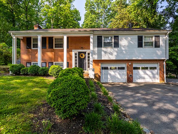 2nd image of 1834 Greenvale Ct