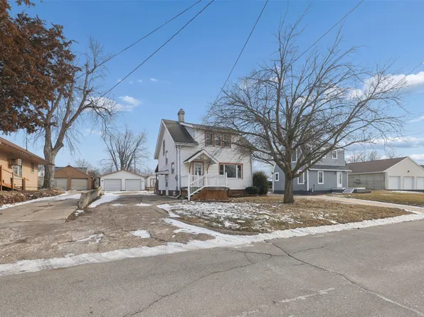 304 W 11th St N, Newton, IA 50208