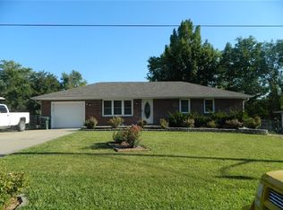 906 Collier Ln, Fulton, MO 65251