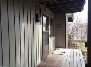 574 Meredith Ln, Cuyahoga Falls, OH