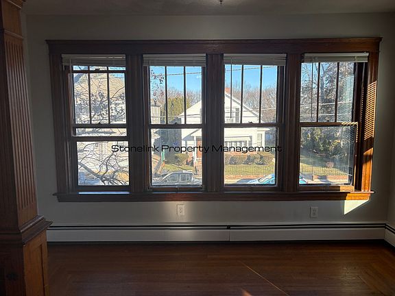 5th image of 1088-1090 Lonsdale Ave #2F