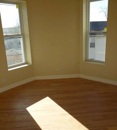 Living Room pic #2