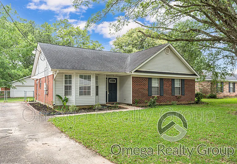 1380 Lexington Way — Photo 1