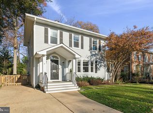 1123 S Oakcrest Rd, Arlington, VA 22202