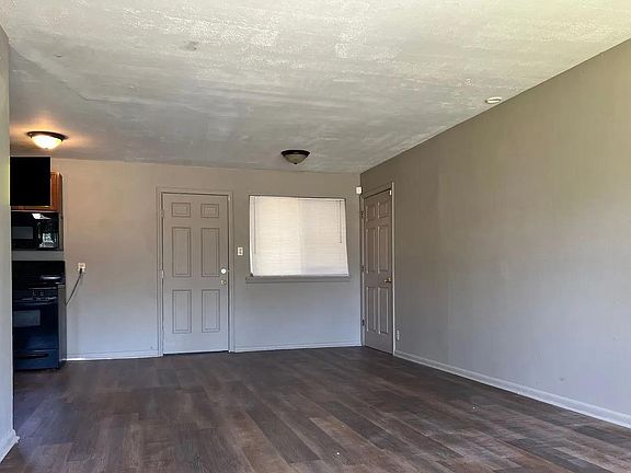 2nd image of 5105 N Woodland Dr