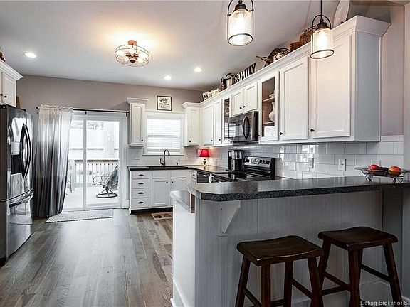 4th image of 807 E Court Ave