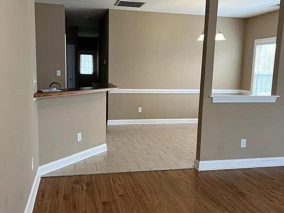 4th image of 2000 Cambria Dr #B