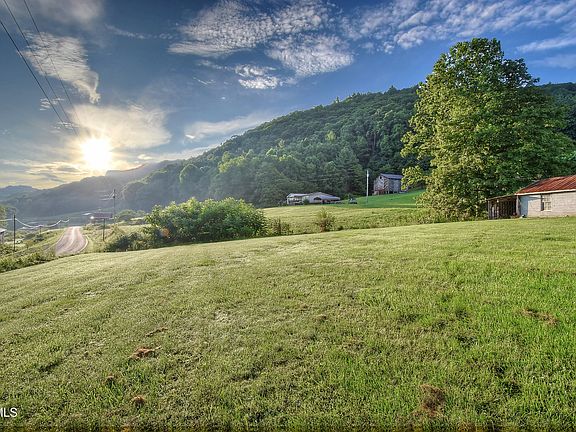 3rd image of 1841 Rice Creek Rd