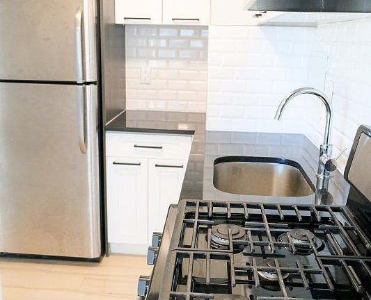 5th image of 260 Audubon Ave APT 17C