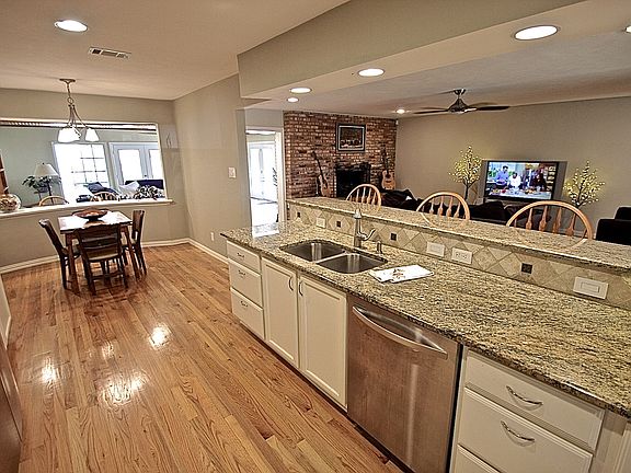 3rd image of 4015 Cedar Bayou Dr