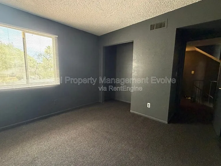 2689 W Ocotillo Rd — Photo 16