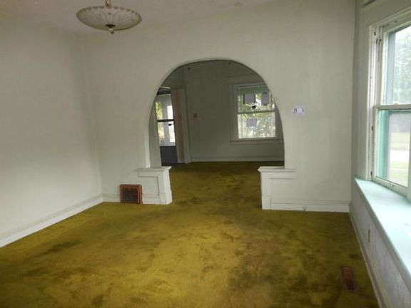 3rd image of 2910 Cleveland Ave