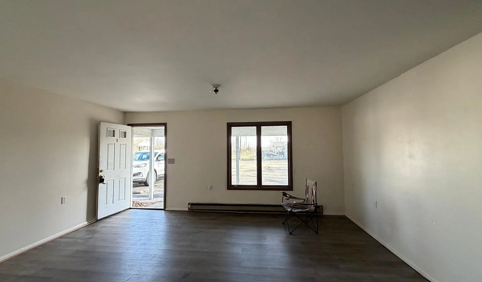 1950 N Illinois Ave — Photo 1