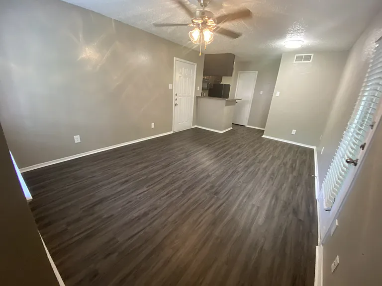 Walnut Creek Apartments — Photo 14