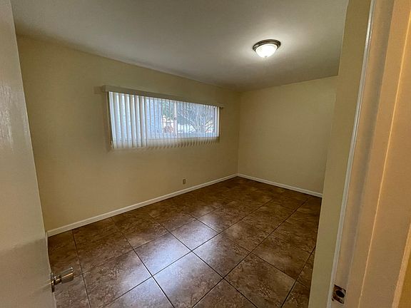 5th image of 15925 S Denker Ave