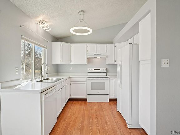 4th image of 12152 Dahlia Drive
