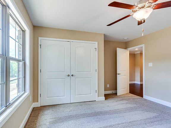 5th image of 220 Twinleaf Ln