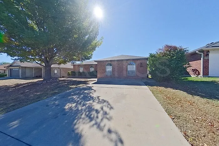 3410 Basset Dr — Photo 2