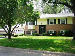 1011 S Culpeper Rd, Sterling, VA 20164