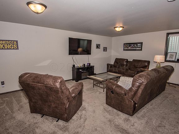 4th image of 955 Eaglewood Ave W