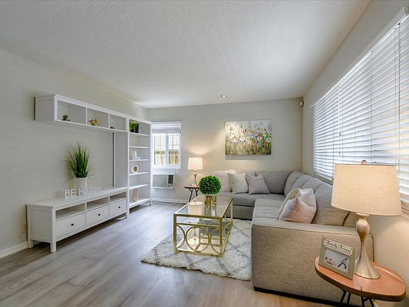 4th image of 2585 Crystal Dr