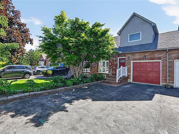 3rd image of 83 Morrison Cres