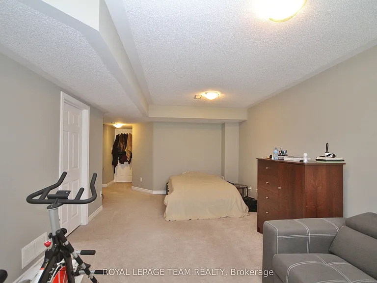 302 Tourmaline Cres — Photo 29