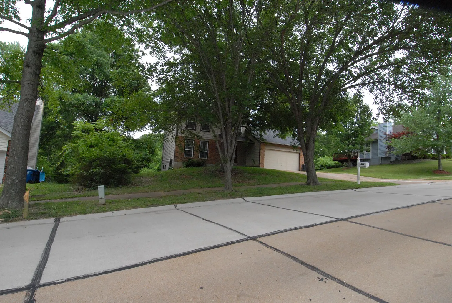 576 Enchanted Pkwy photo 1
