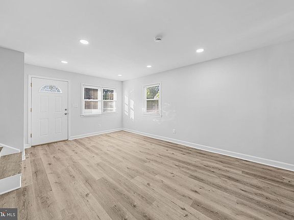3rd image of 7215 E Lombard St