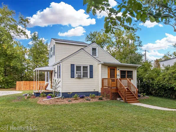 3005 Oakwood St, Ann Arbor, MI 48104