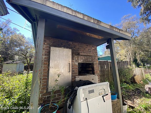 4th image of 2475 Wildwood Dr