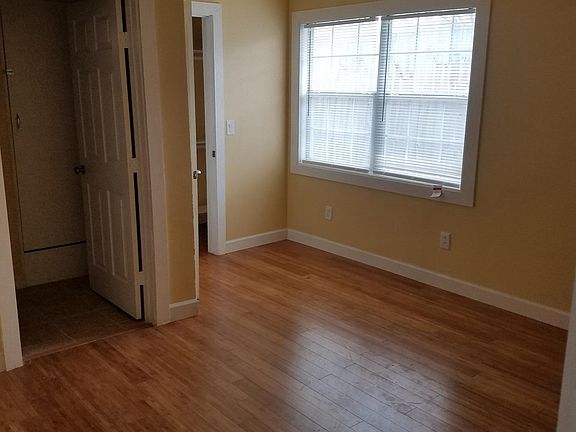 4th image of 4214 Davenport St