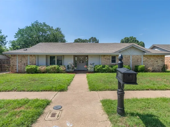 2714 Whispering Trail Cir, Pantego, TX 76013