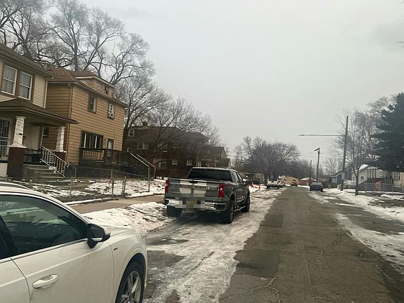 4th image of 128 E Henry St