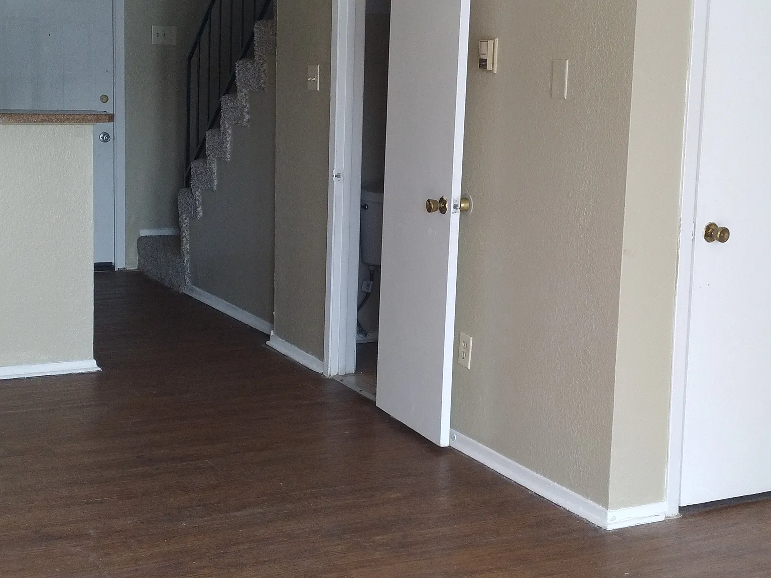 2 bed, 1.5 bath, 915 sqft, $1,500 — Photo 3