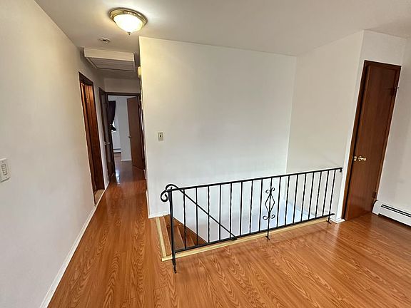 5th image of 199 Thornycroft Ave #B