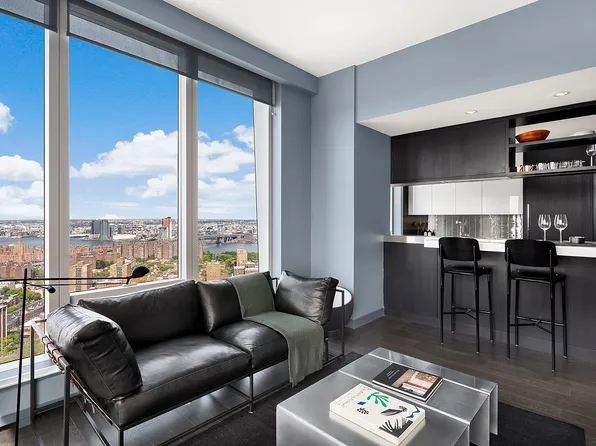 252 South St #30L, New York, NY 10002