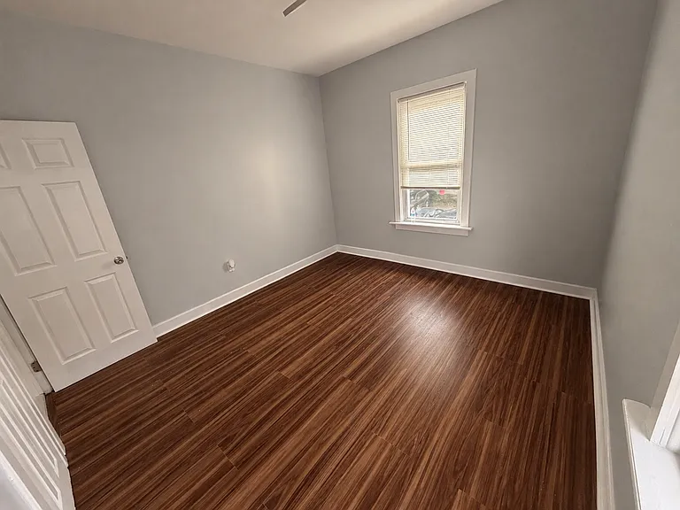 112 Hallock Ave #2L — Photo 8