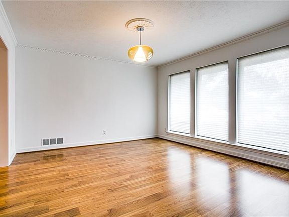 3rd image of 4910 Heatherbrook Dr