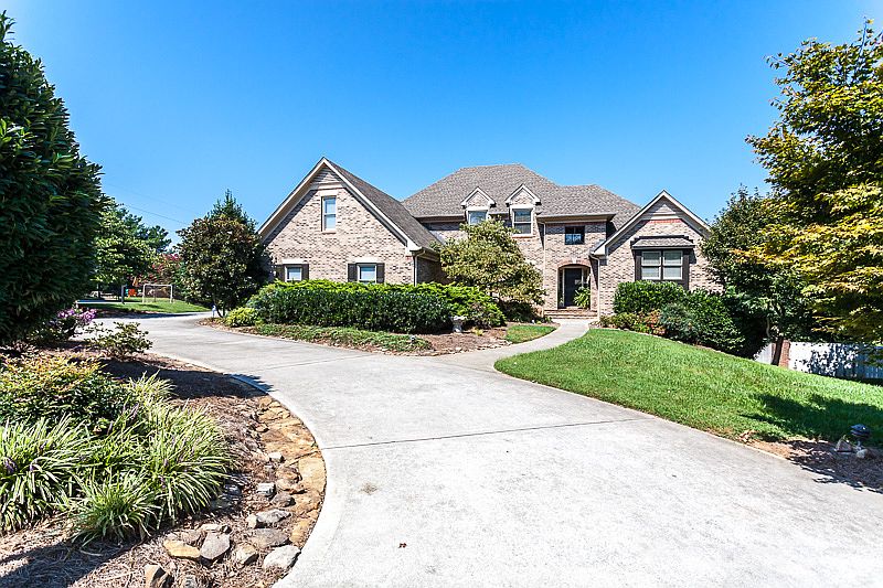 1st image of 933 Hayslope Dr