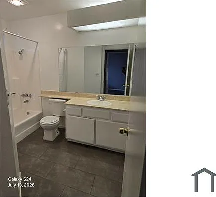 15916 Vanowen St #110 — Photo 10