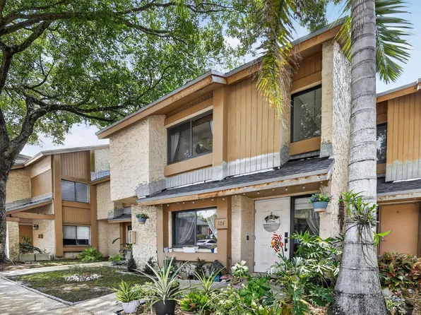 124 Wimbledon Lake Drive, Plantation, FL 33324