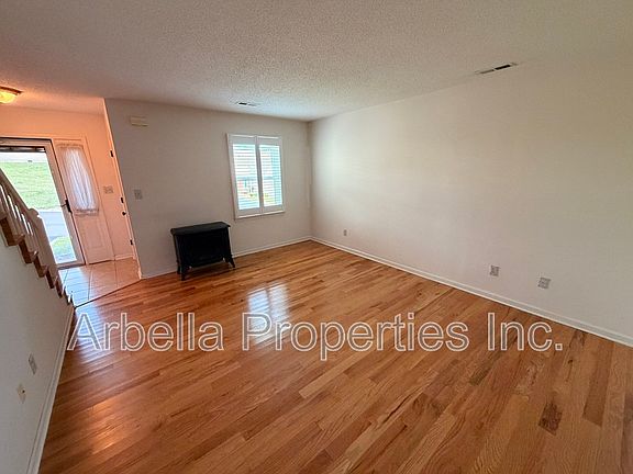 3rd image of 215 Radford Dr