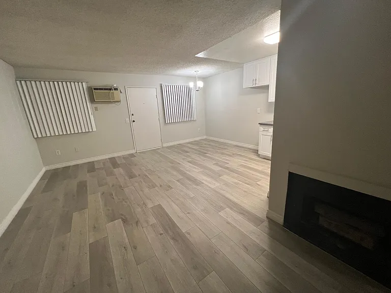 14814 Erwin St #6 — Photo 8