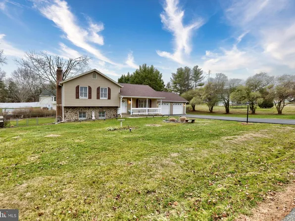 238 Palomino Pl, Charles Town, WV 25414