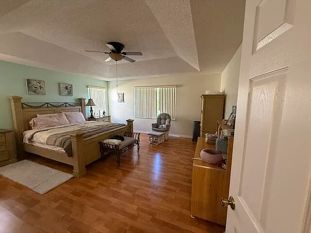 4 bed, 2.5 bath, 2639 sqft, $4,000 — Photo 4