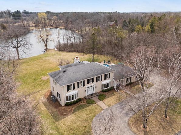 8704 West Bonniwell ROAD, Mequon, WI 53097