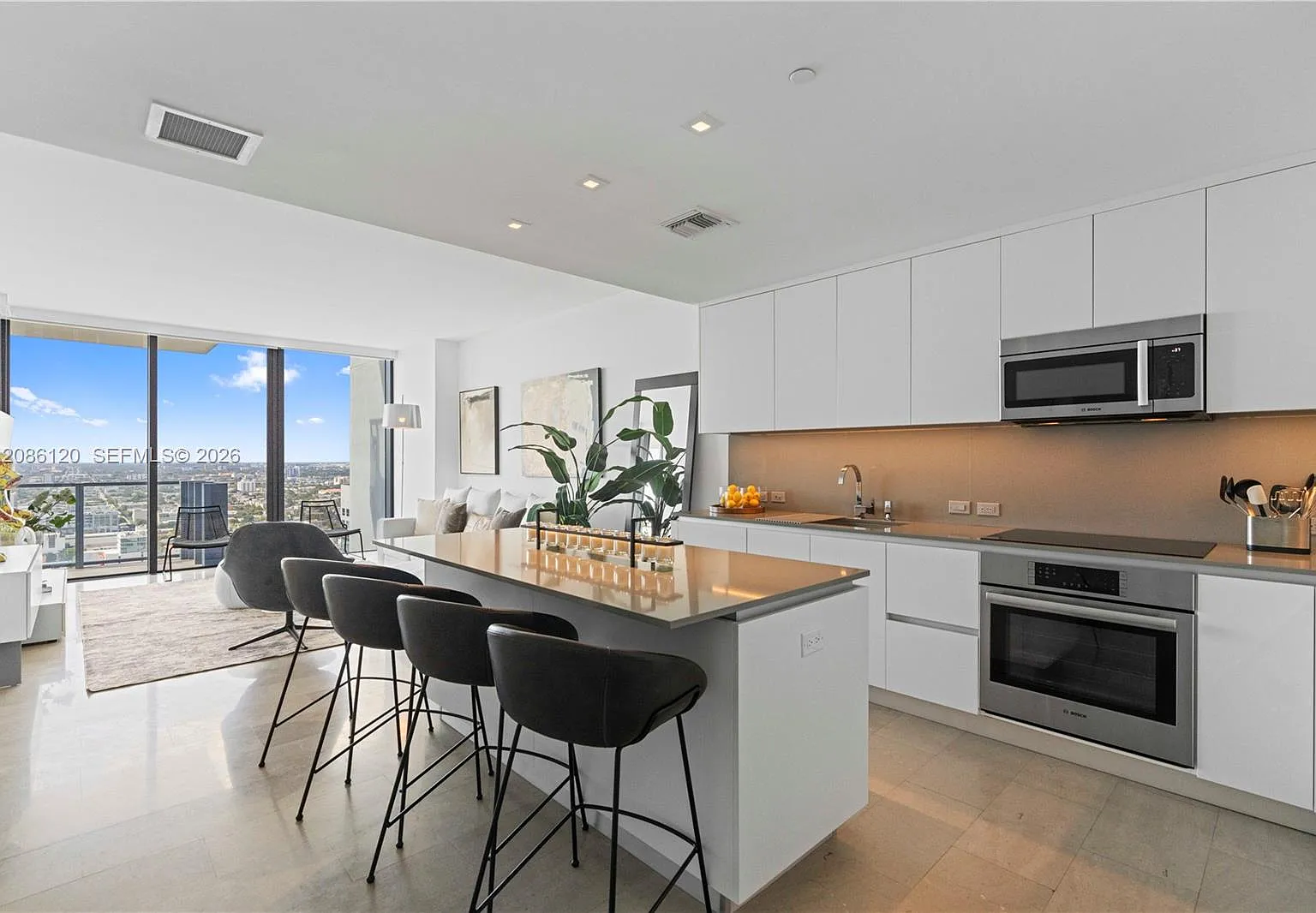 Rise Condo — Photo 1