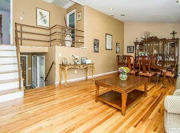 3rd image of 2533 Walters Ct