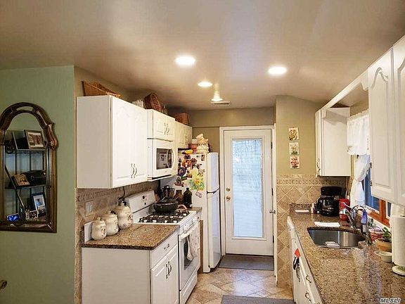3rd image of 156 Hilltop Dr